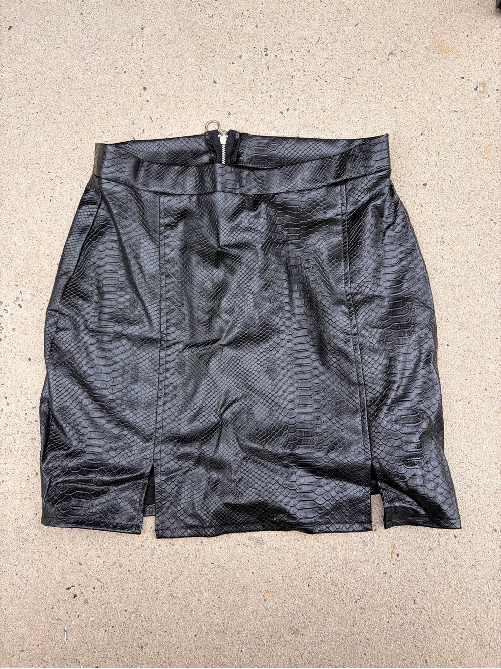 Black Faux-Snakeskin Pencil Mini Skirt with Front Slits